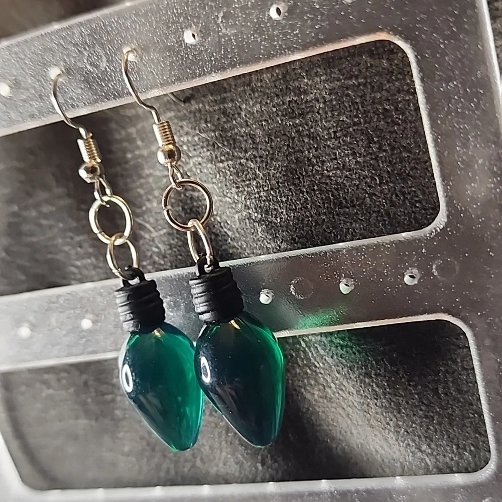 Elegant Green Drop Earrings - Picture 2 of 2